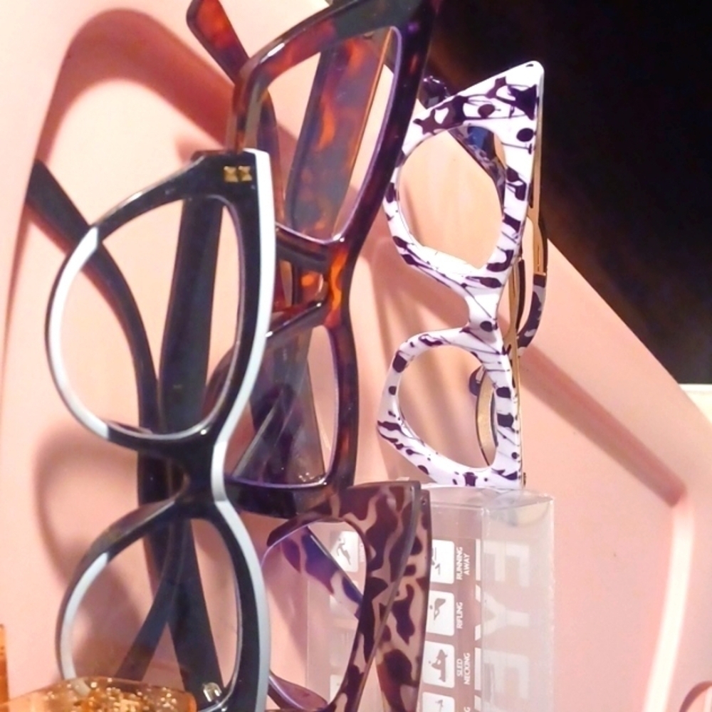 6 PAIR OF FRAMES
